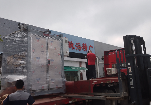 產(chǎn)品裝車(chē)中