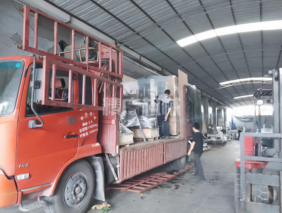 灌裝機(jī)裝車(chē)發(fā)貨