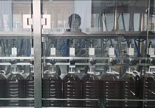 12頭流量計式灌裝機（5升裝菜籽油）